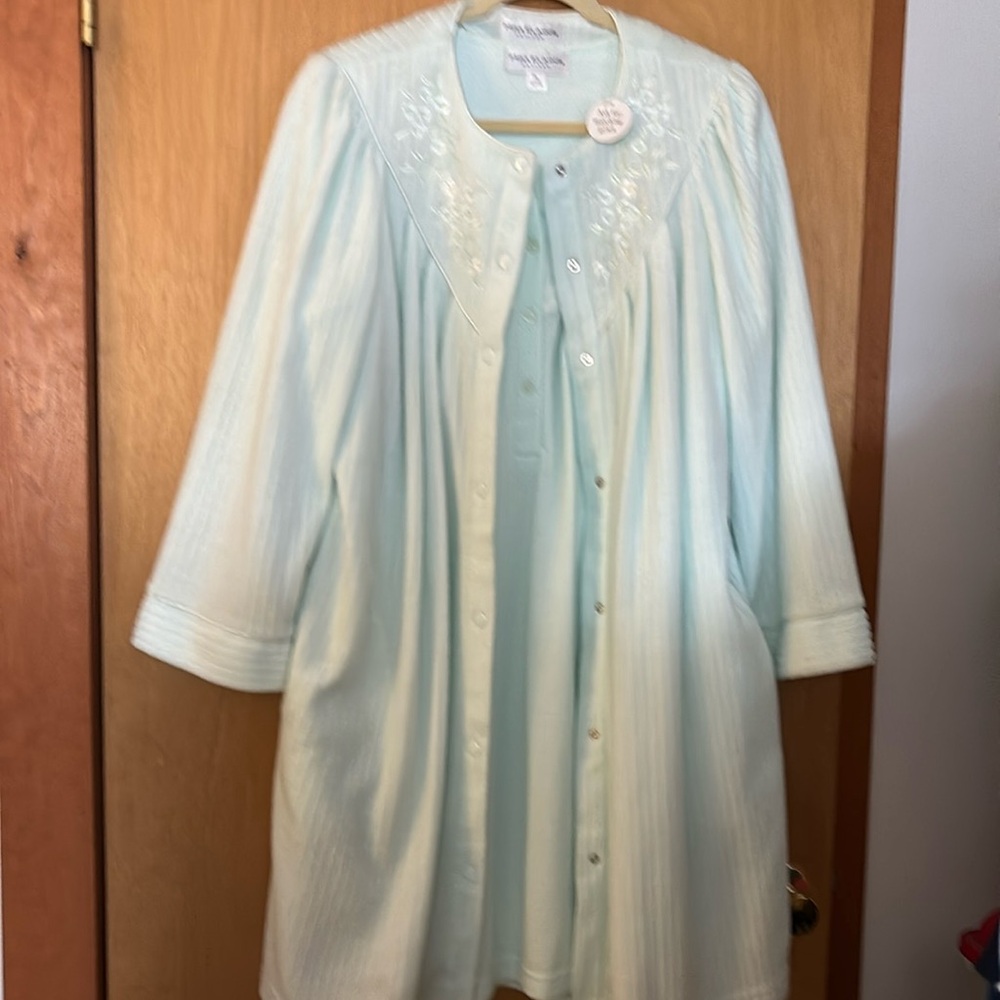 Miss Elaine NWT Robe and nite gown set size PL mint green